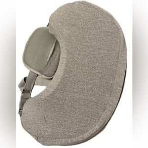 Frida nursing pillow